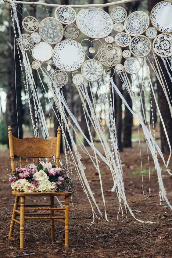 Phong cách Bohemiano nổi tiếng nhờ sự thoải mái, tự nhiên và đơn giản Cô dâu tự tay trang trí tiệc cưới của mình theo phong cách Bohemian