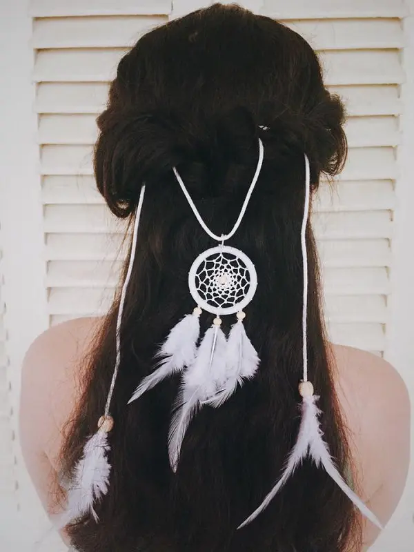 Cô dâu có thể sử dụng phụ kiện trang trí tóc kết từ macrame cho cô dâu phong cách boho thêm xinh xắn phong-cach-Bohemian-4