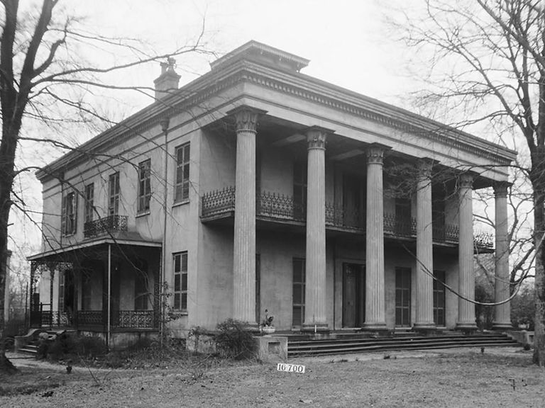 10 Haunted Venues Perfect for a Halloween Wedding