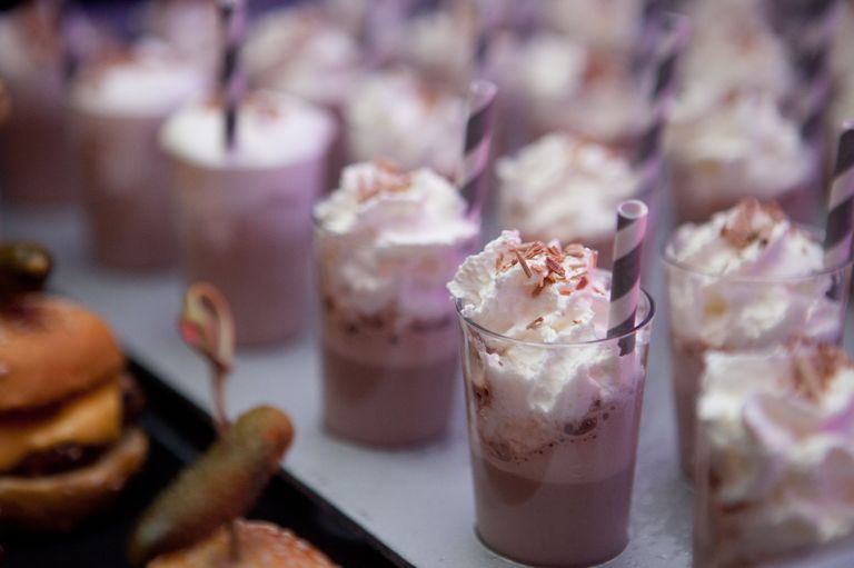 10 Ways to Include Hot Chocolate in Your Wedding