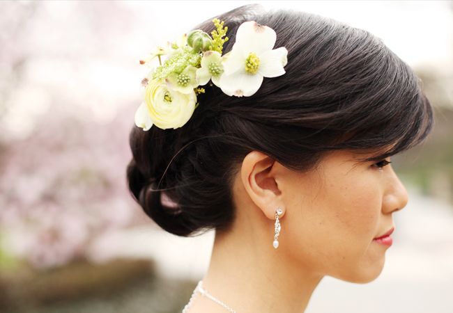 11 Pretty Updos with Flowers