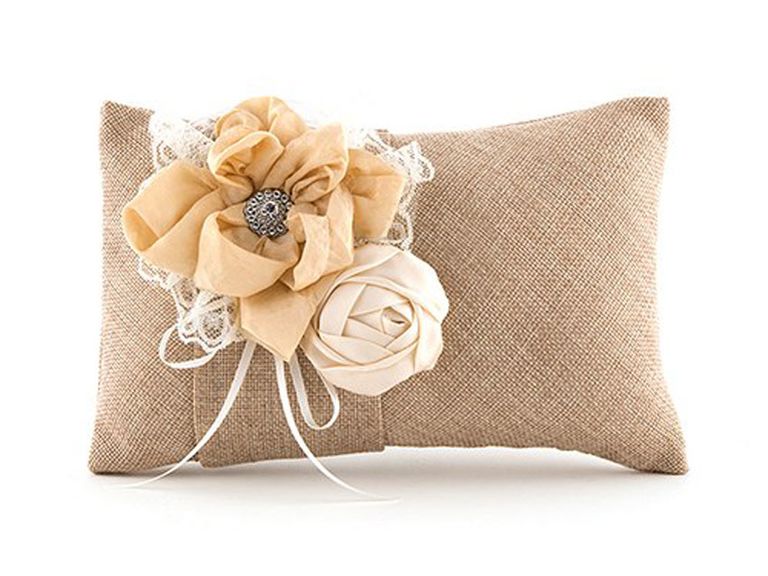 12 Beautiful Wedding Ring Pillows