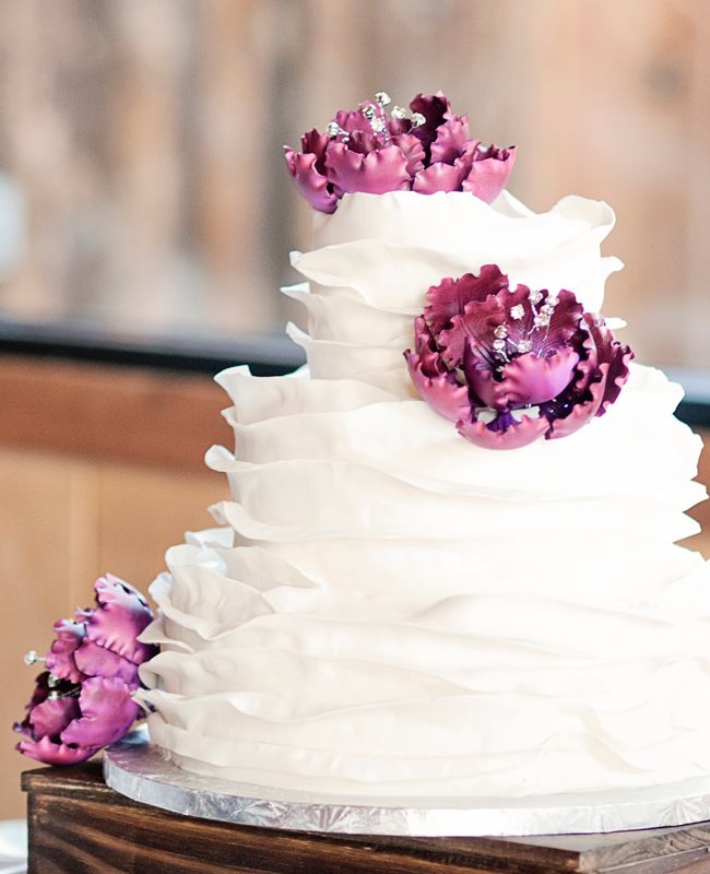 12 Wedding Cakes That Rock Ruffles