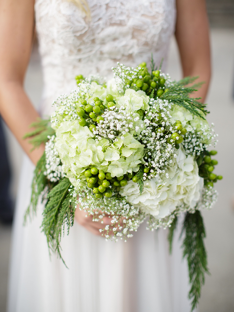 13 Gorgeous Ways to Add Baby's Breath to Your Wedding Flowers