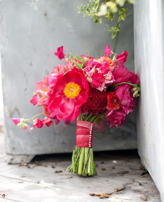 13 Pretty Ways to Wrap Your Bouquet