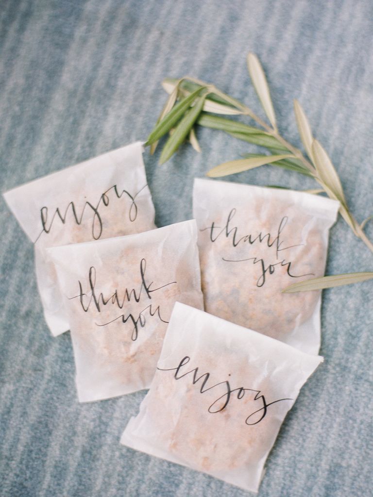 15 Edible Wedding Favors Your Guests Will Love