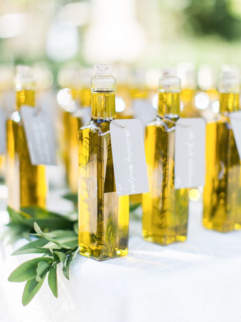 15 Edible Wedding Favors Your Guests Will Love