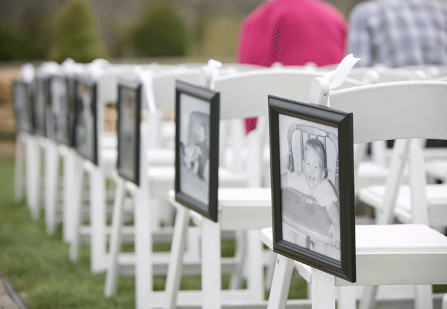 16 Creative Ways To Display Family Photos At Your Wedding
