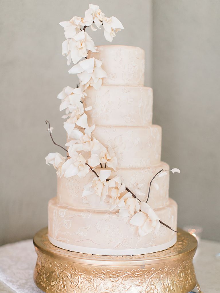 16 Prettiest Sugar Flower Wedding Cakes