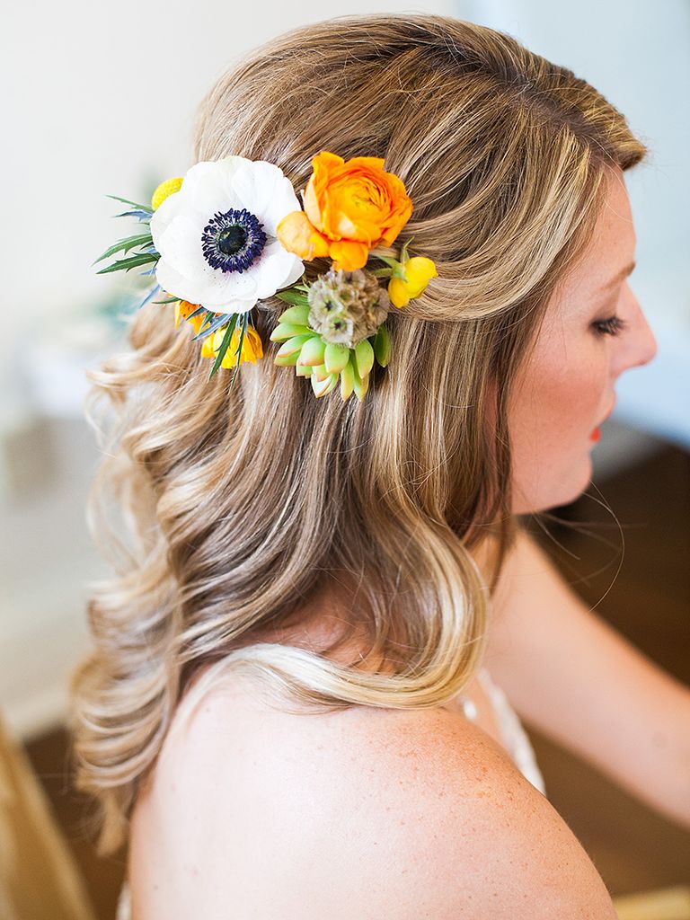 17 Hairstyles for Long Hair With Flowers