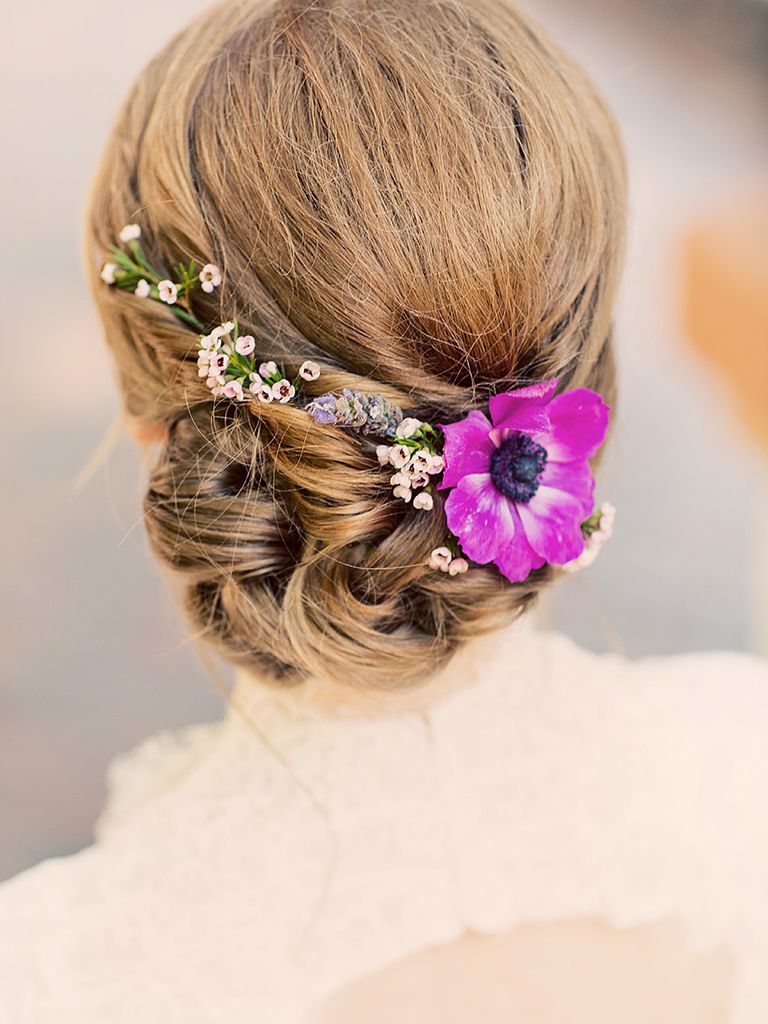 17 Hairstyles for Long Hair With Flowers