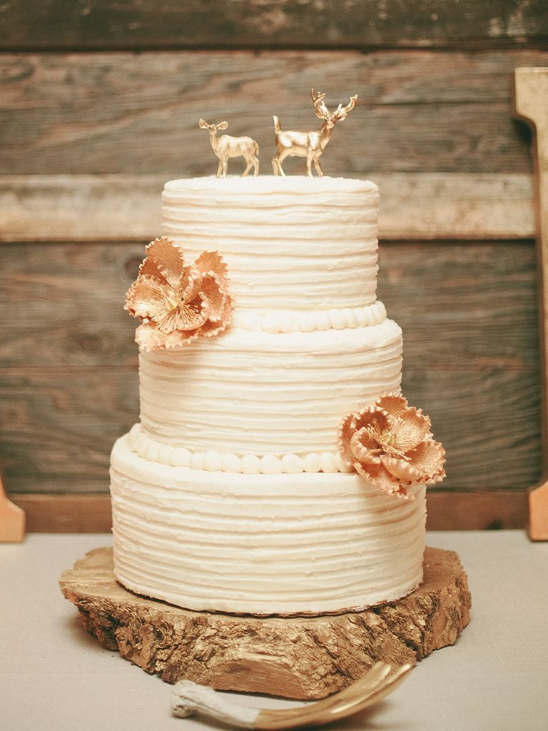 18 Winter Wedding Cakes to Swoon Over