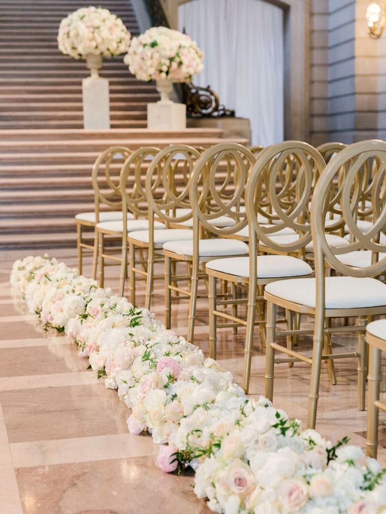 19 Chic and Creative Ways to Decorate Your Wedding Aisle