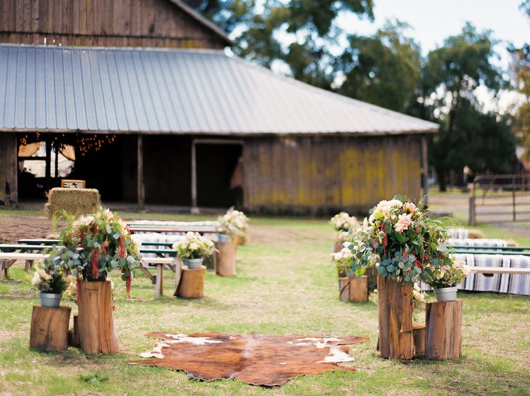 19 Chic and Creative Ways to Decorate Your Wedding Aisle