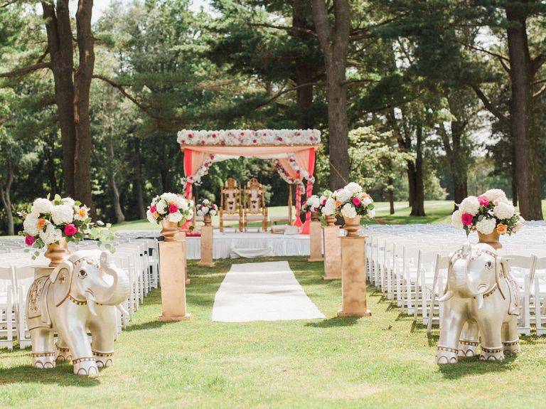 19 Chic and Creative Ways to Decorate Your Wedding Aisle