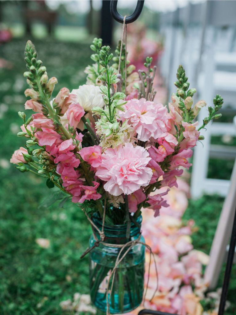 19 Chic and Creative Ways to Decorate Your Wedding Aisle