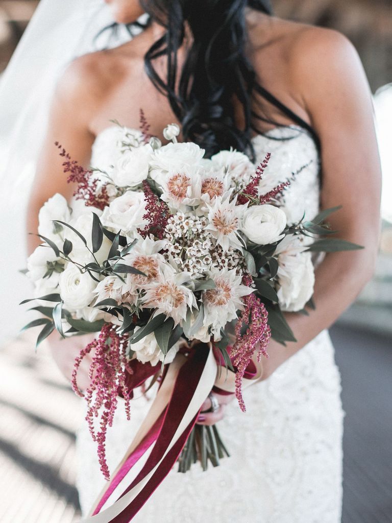 21 Stunning Wildflower Bouquets for the One-of-a-Kind Bride