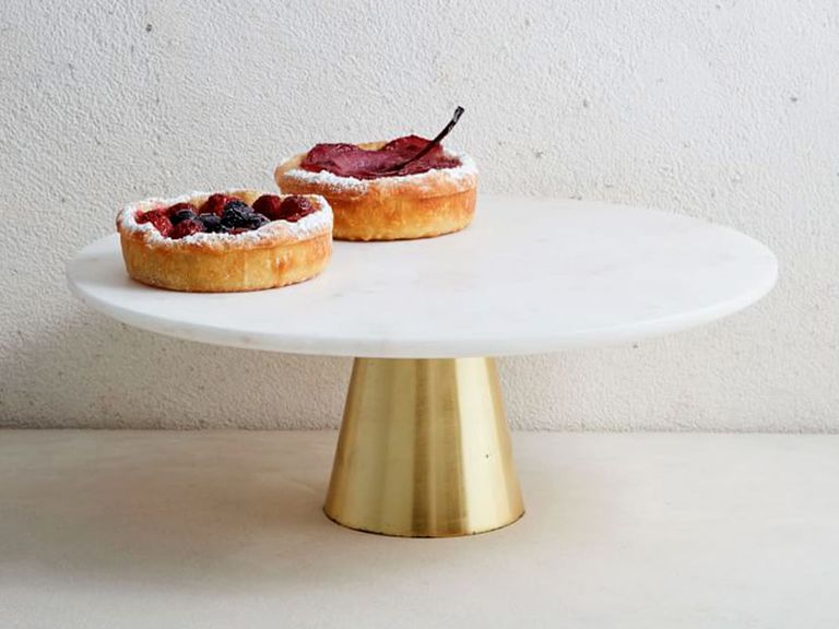 29 Cool and Classic Wedding Cake Stands Perfect for Every Wedding Style