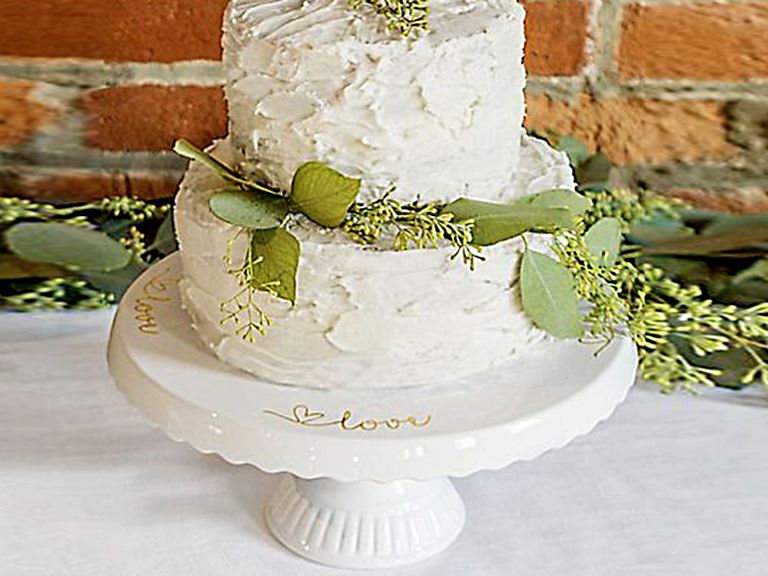 29 Cool and Classic Wedding Cake Stands Perfect for Every Wedding Style