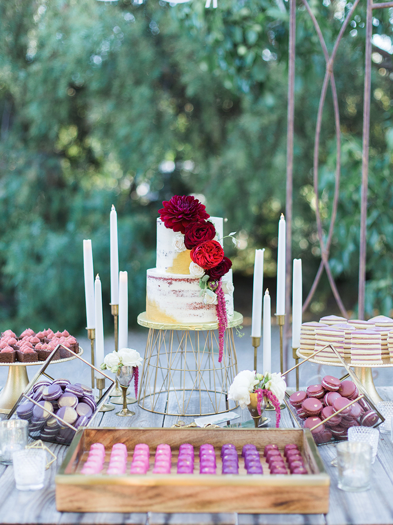 21 Gorgeous Ways to Use Pantone’s Color of the Year in Your Wedding