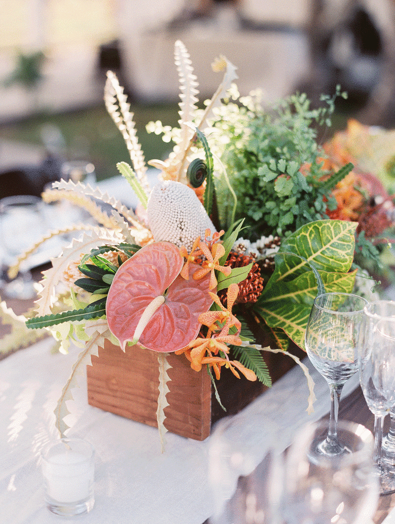 6 Details That'll Turn Your Wedding Into a Tropical Luau