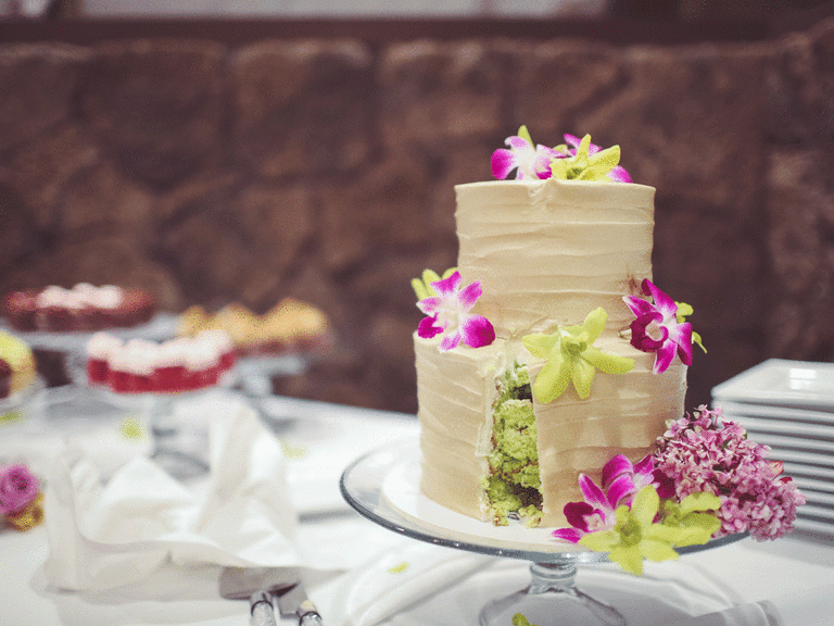6 Details That'll Turn Your Wedding Into a Tropical Luau