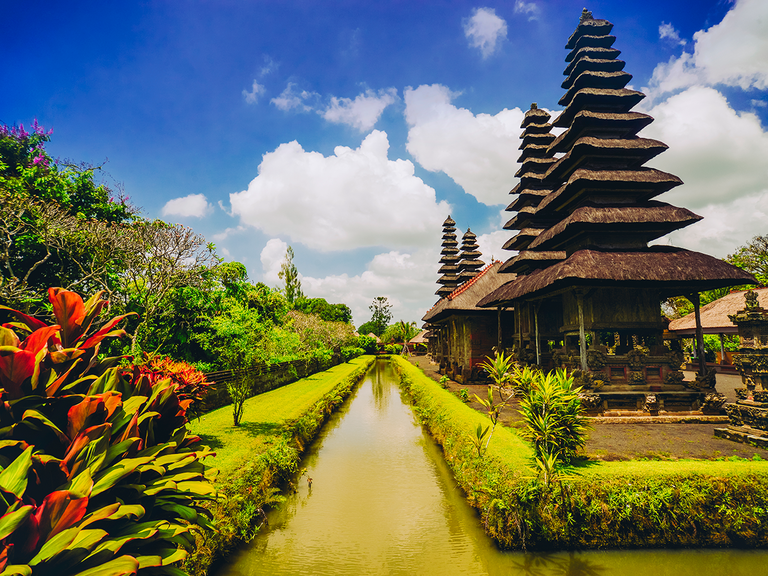6 Honeymoon Destinations With Awesome Exchange Rates