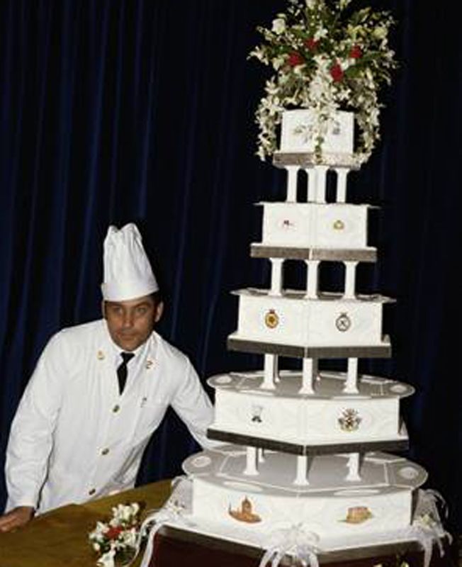 6 Retro Wedding Cakes That Cut It!