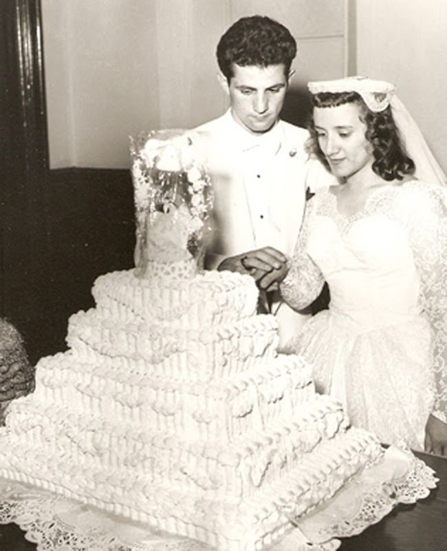 6 Retro Wedding Cakes That Cut It!