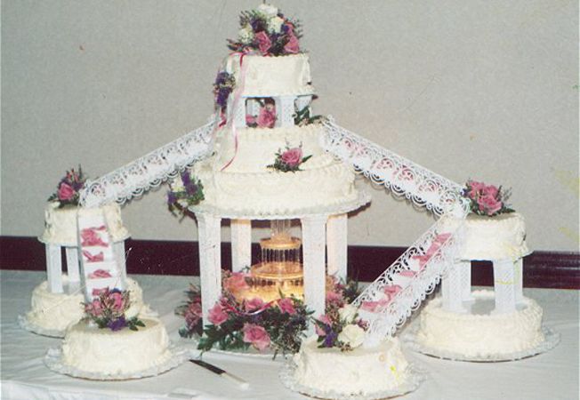 6 Retro Wedding Cakes That Cut It!