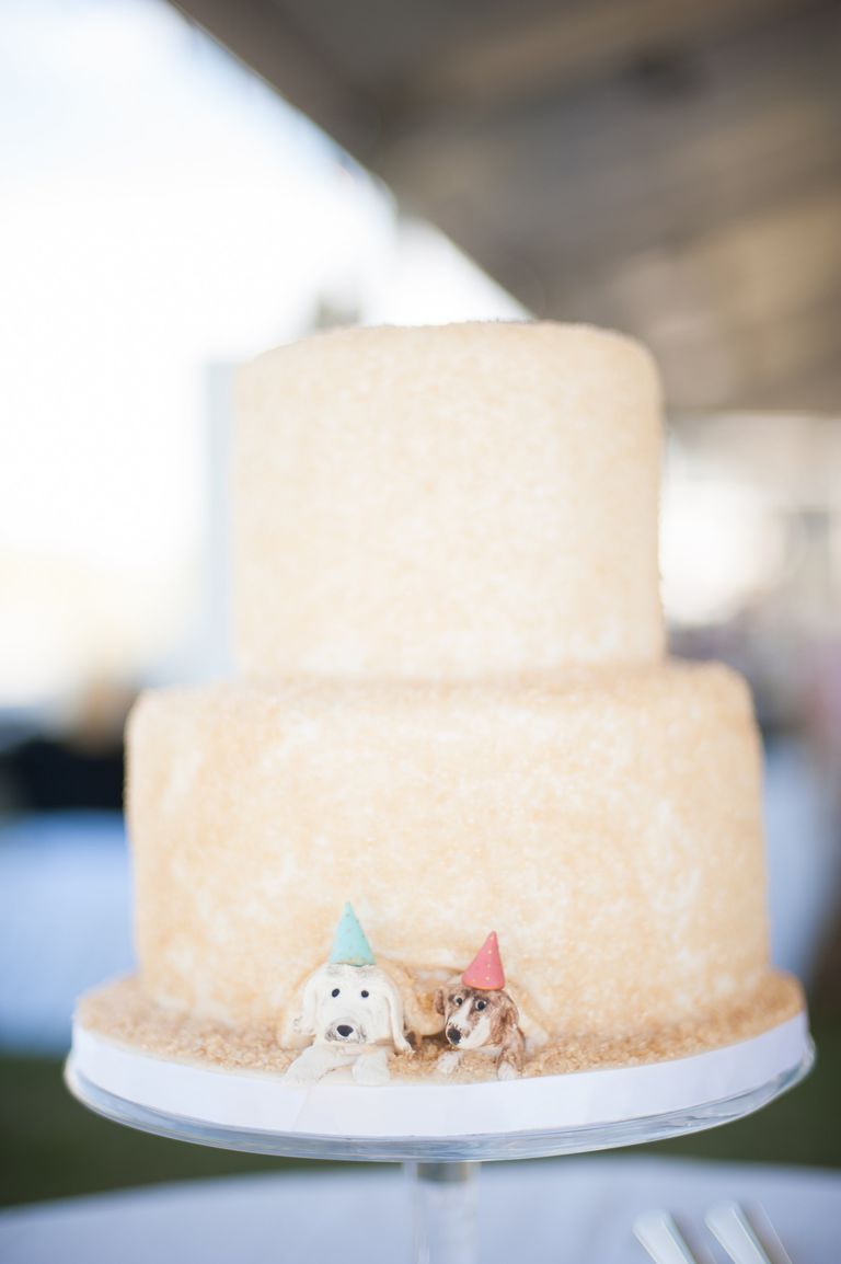 7 Amazing Animal Toppers That Liven Up Your Wedding Cake