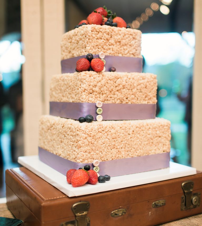 14 Wedding Dessert Ideas (That Aren’t Cake!)