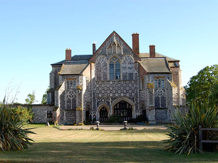 9 Airbnb Properties Perfect for Your Destination Wedding