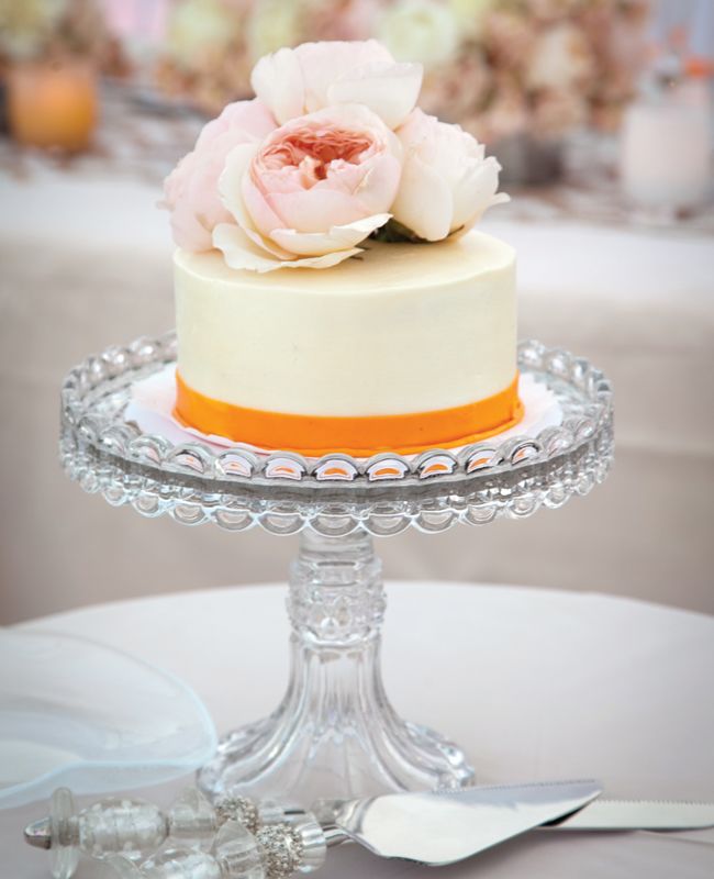 9 Simple Wedding Cakes With Just One Layer