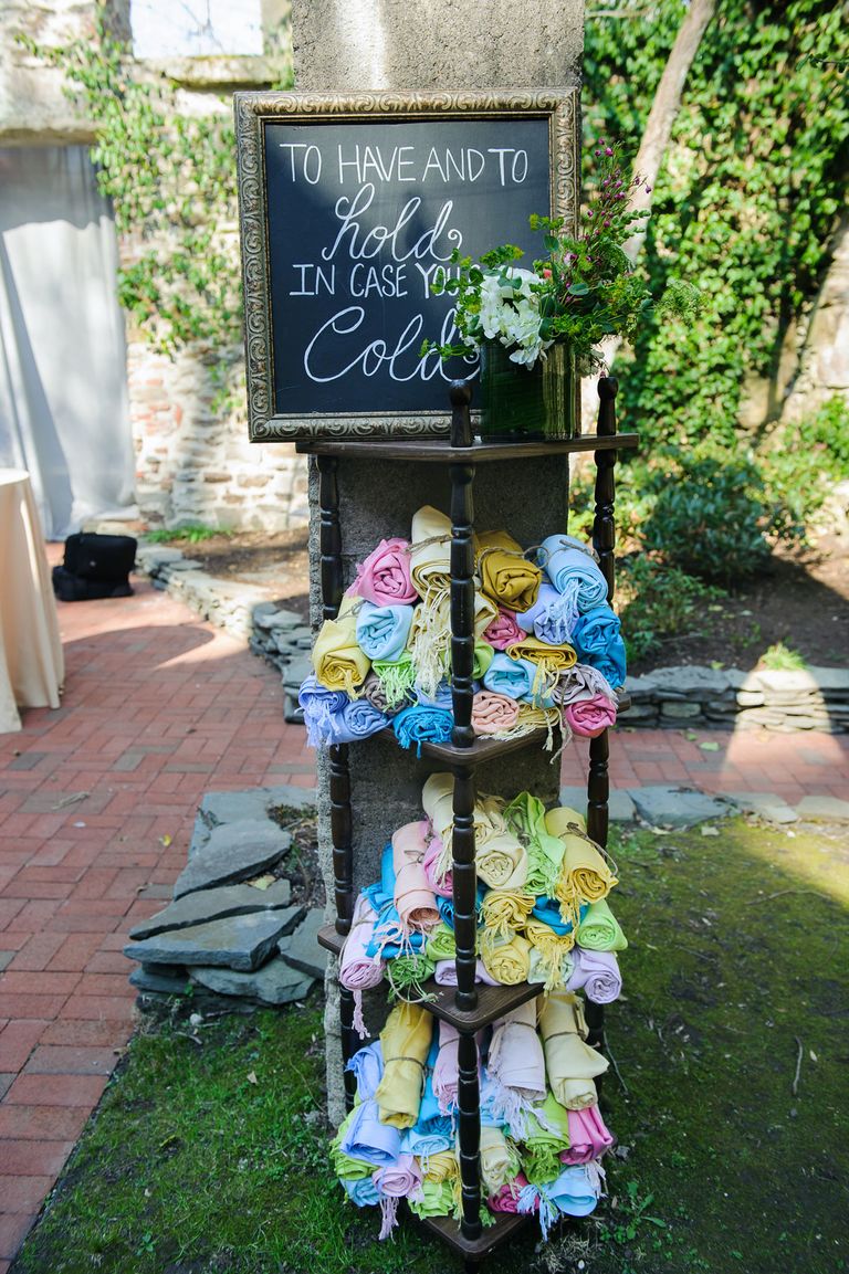 9 Ways to Make Your Wedding Guests Happy