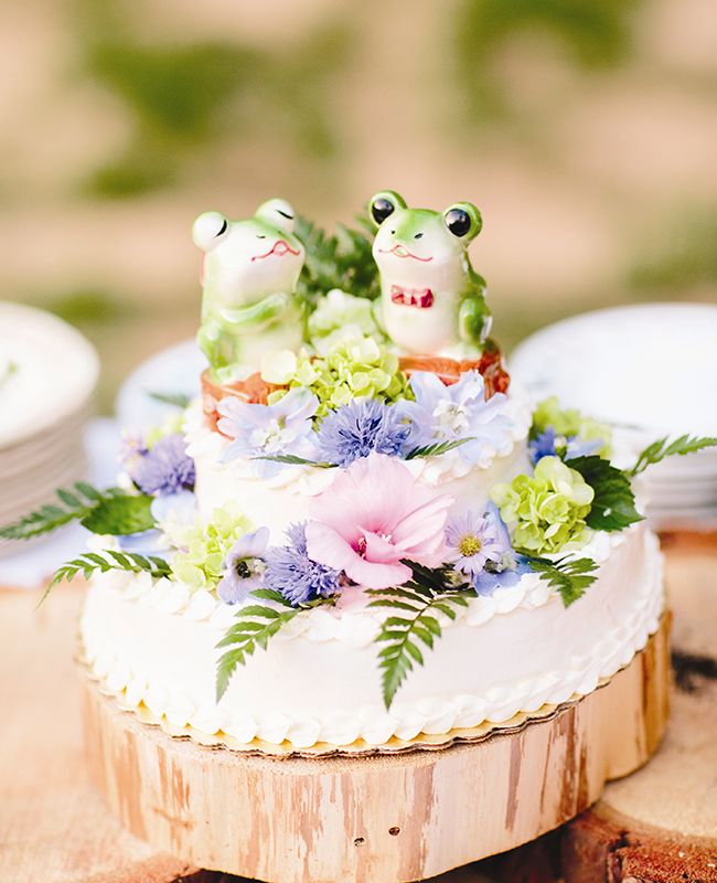 Apparently Animal Wedding Cake Toppers Are a Thing