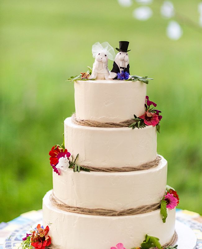 Apparently Animal Wedding Cake Toppers Are a Thing