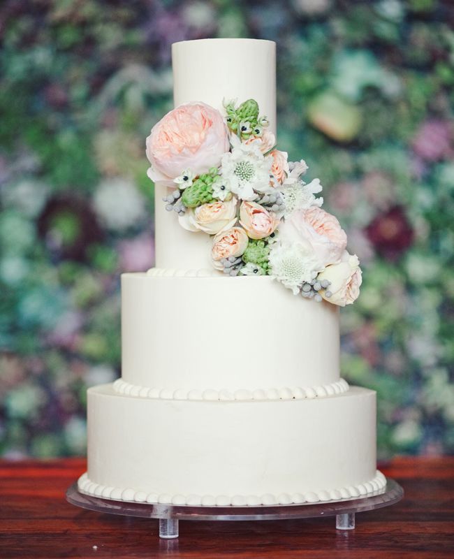 Feast Your Eyes on These 15 Fresh Flower Wedding Cakes