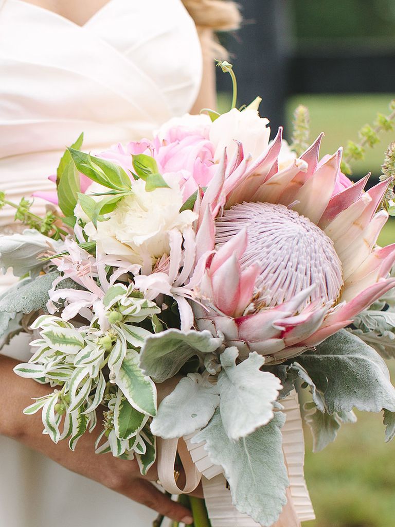 Here's Your Bridal Bouquet, Based on Your Zodiac Sign