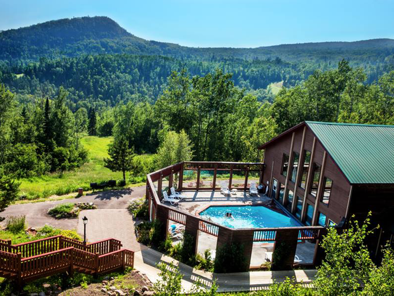 The Best Midwestern Destinations for a Minimoon or Honeymoon