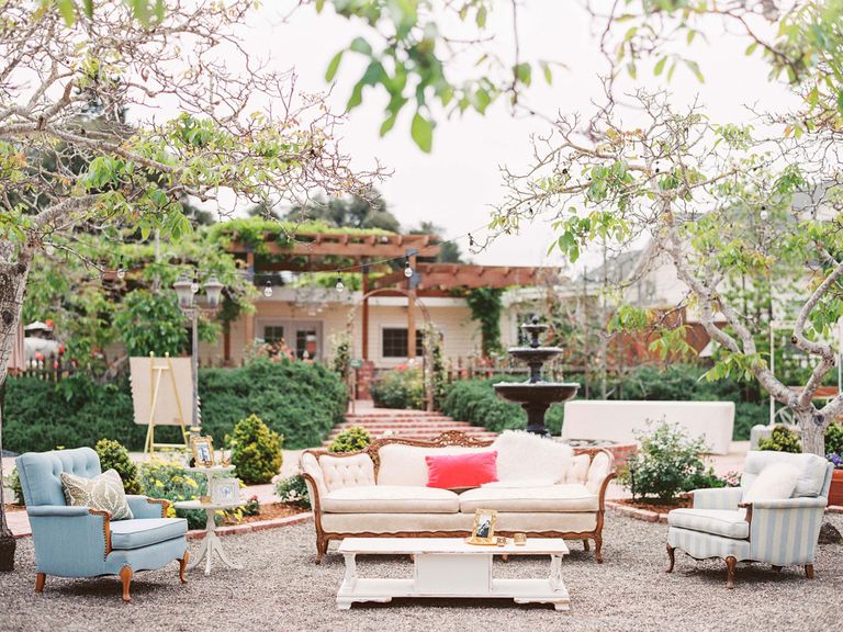 The Ultimate Wedding Cocktail Hour Guide