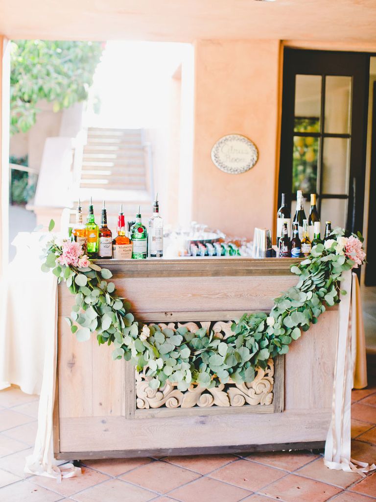 The Ultimate Wedding Cocktail Hour Guide