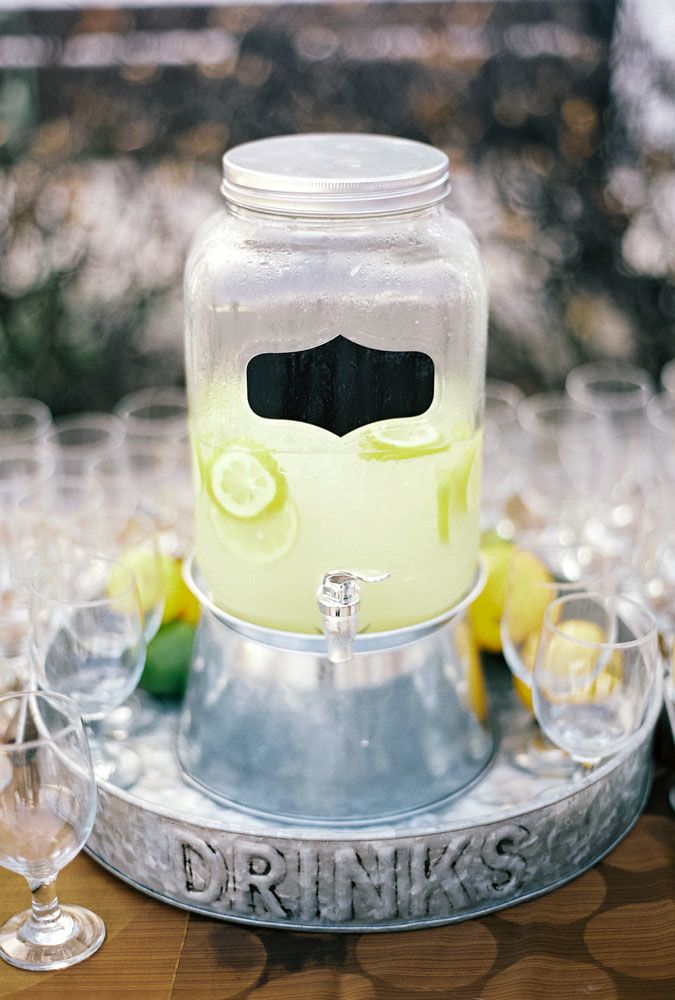 The Ultimate Wedding Cocktail Hour Guide