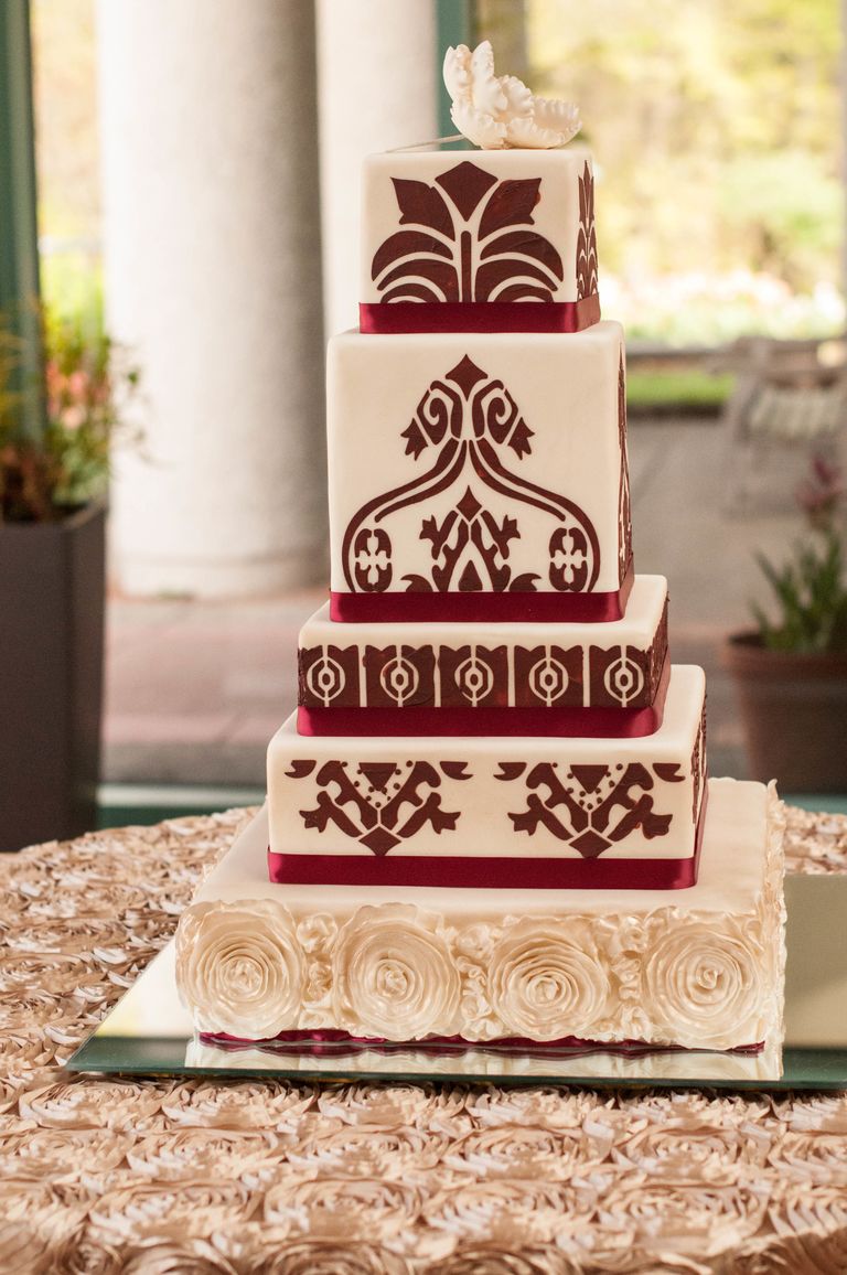 These Red and Gold Damask Details Are Perfect for a Regal Wedding