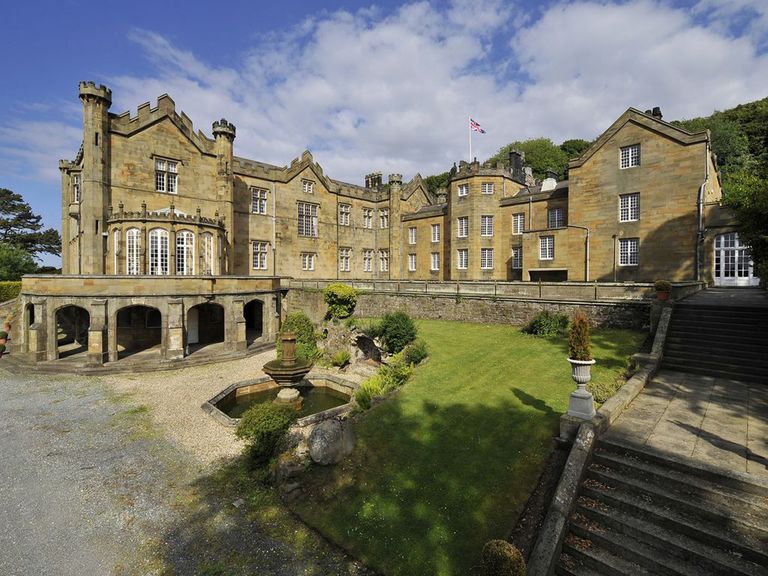 These Rental Homes and Castles Are Honeymoon Goals