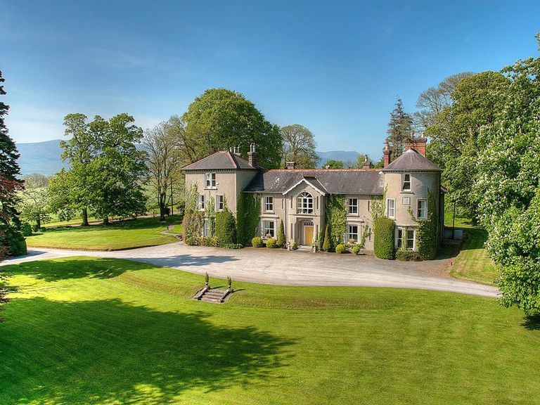 These Rental Homes and Castles Are Honeymoon Goals