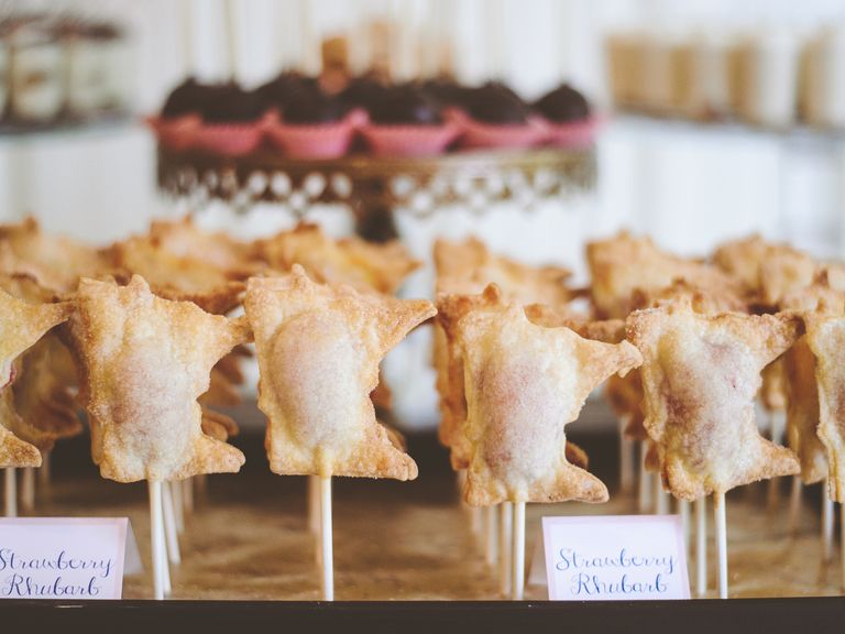 14 Wedding Dessert Ideas (That Aren’t Cake!)
