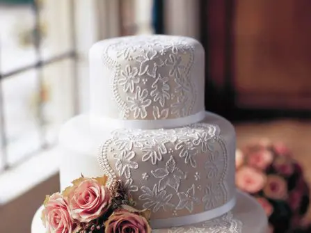 Bánh cưới đẹp phong cách mộc, vị red velvet ngon miệng