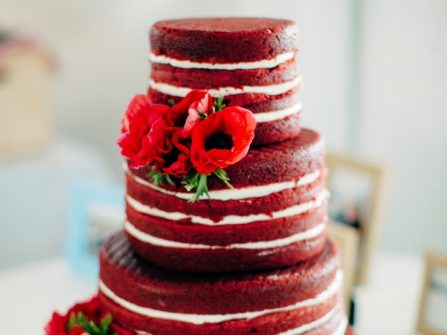 Bánh cưới đẹp phong cách mộc, vị red velvet ngon miệng