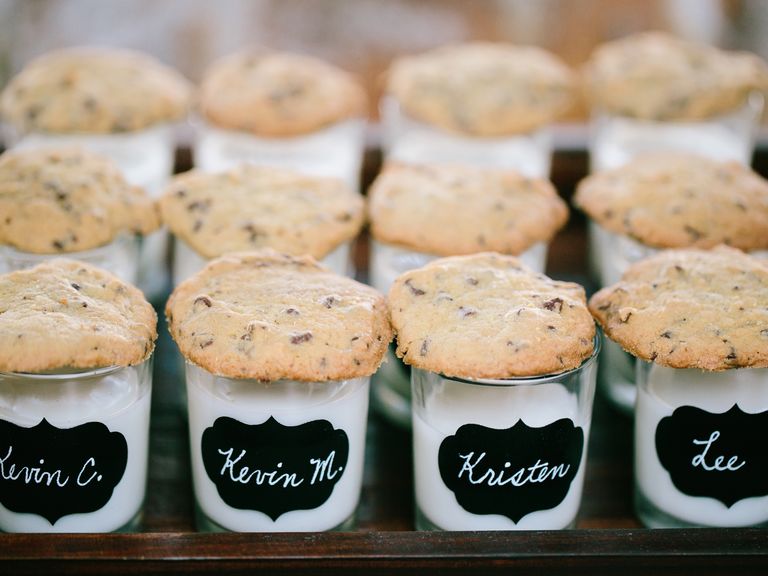 14 Wedding Dessert Ideas (That Aren’t Cake!)